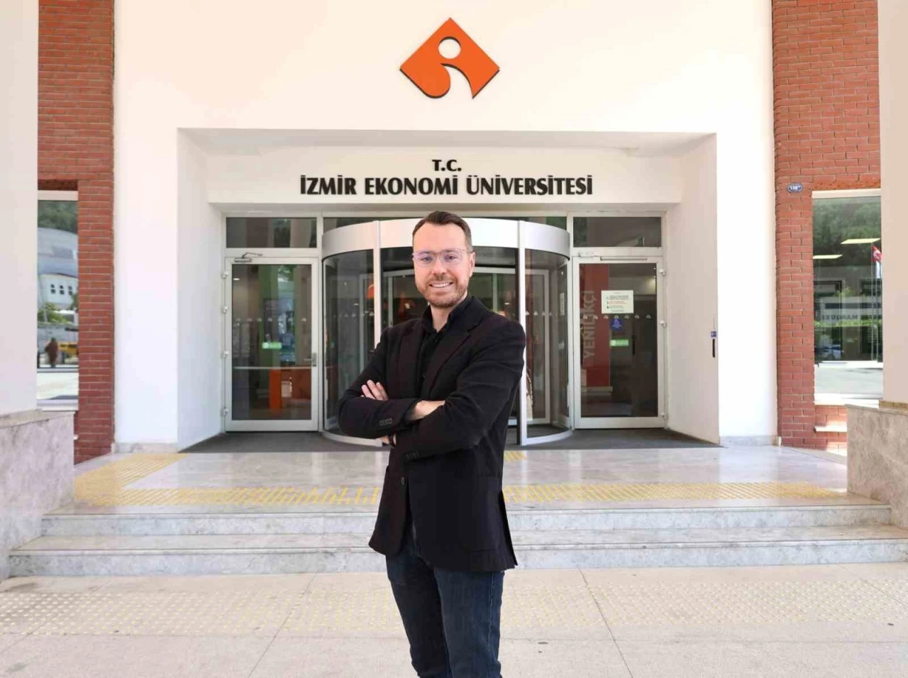 İzmir Ekonomi&rsquo;li akademisyene prestijli &ouml;d&uuml;l
