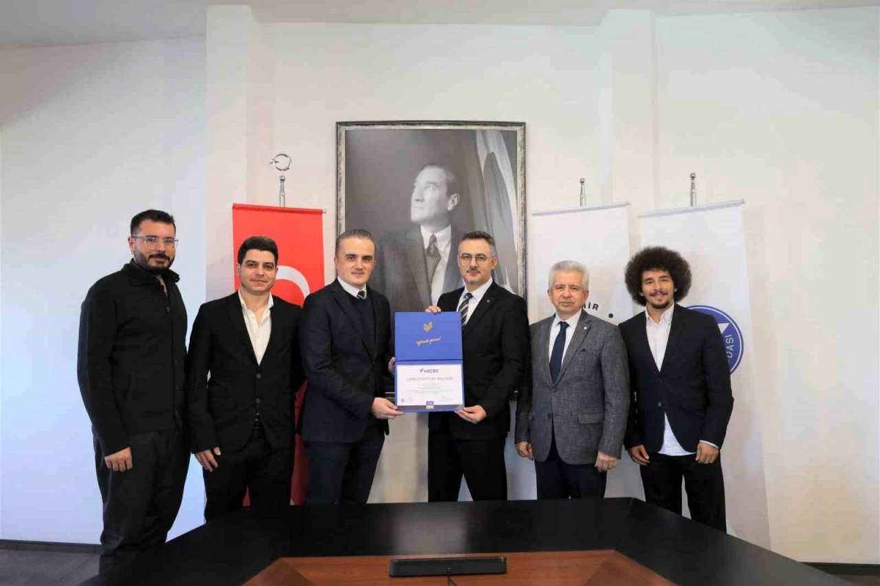 İzmir Ekonomi&rsquo;nin eğitim kalitesine &lsquo;akreditasyon&rsquo; tescili
