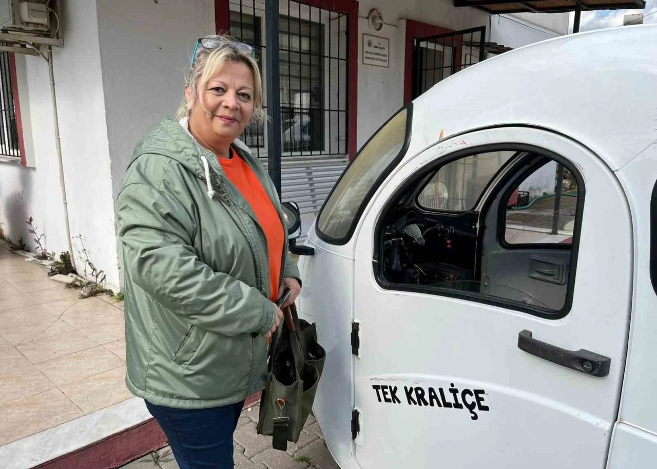 İzmir&rsquo;in sıra dışı muhtarı: Babasının vasiyetini dinledi, k&ouml;y&uuml;n &rsquo;Tek Krali&ccedil;e&rsquo;si oldu
