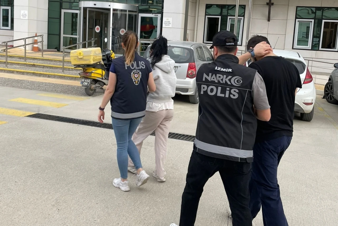 İzmir’in turistik ilçelerinde zehir tacirlerine operasyon
