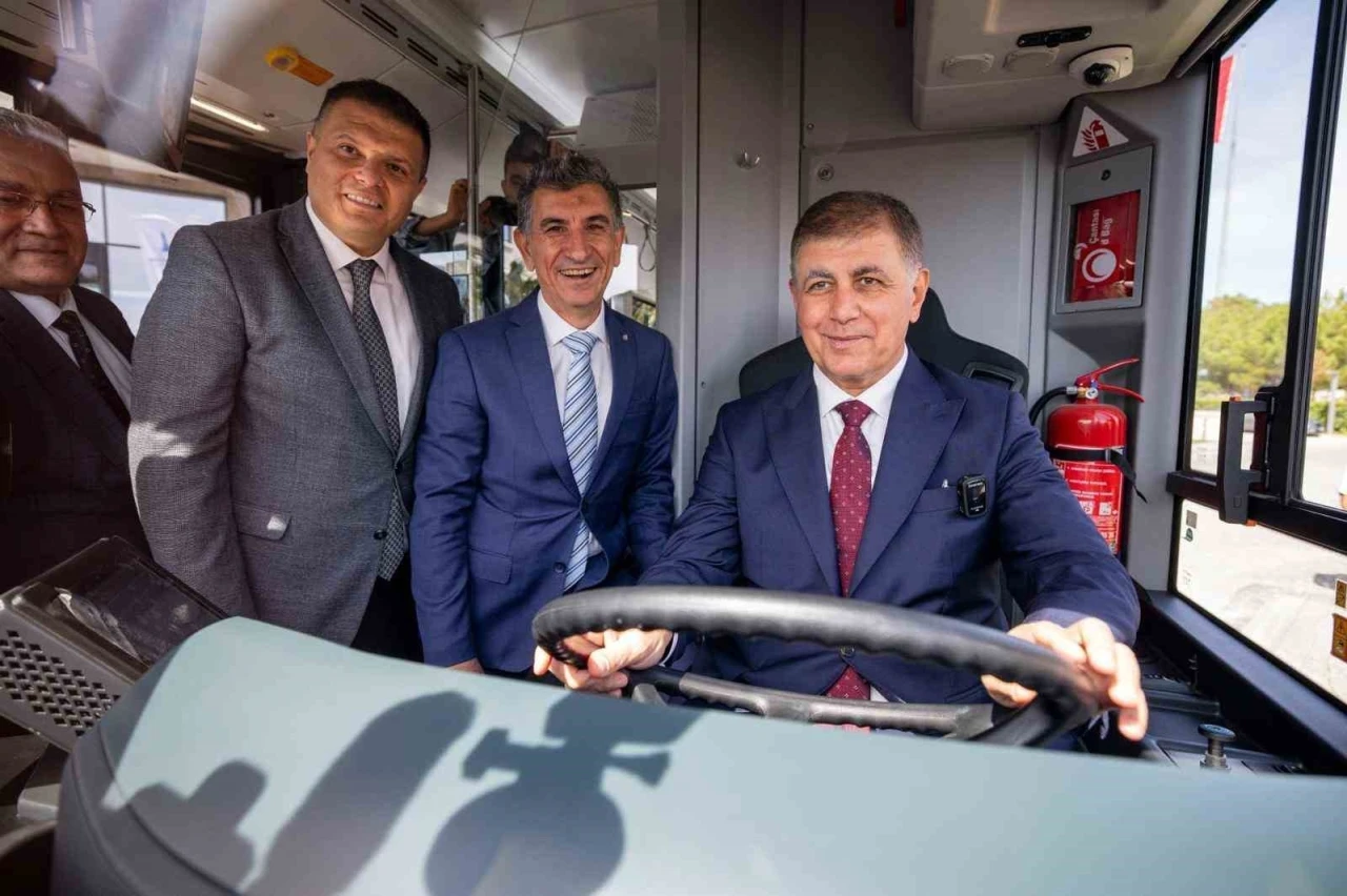 İzmir&rsquo;in ulaşım geleceği ortak akılla şekilleniyor
