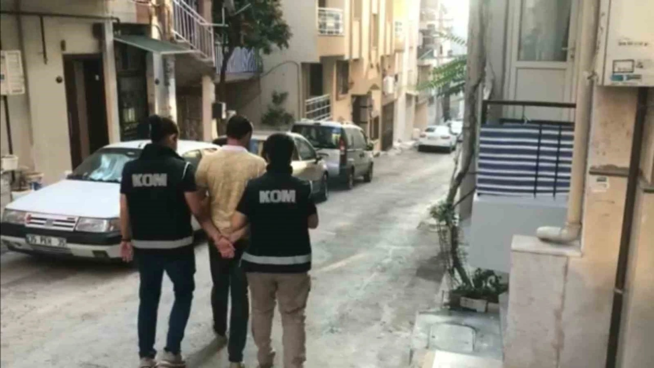 İzmir merkezli 5 ilde 200 milyon liralık &rsquo;kurgu kaza&rsquo; operasyonu: 48 g&ouml;zaltı
