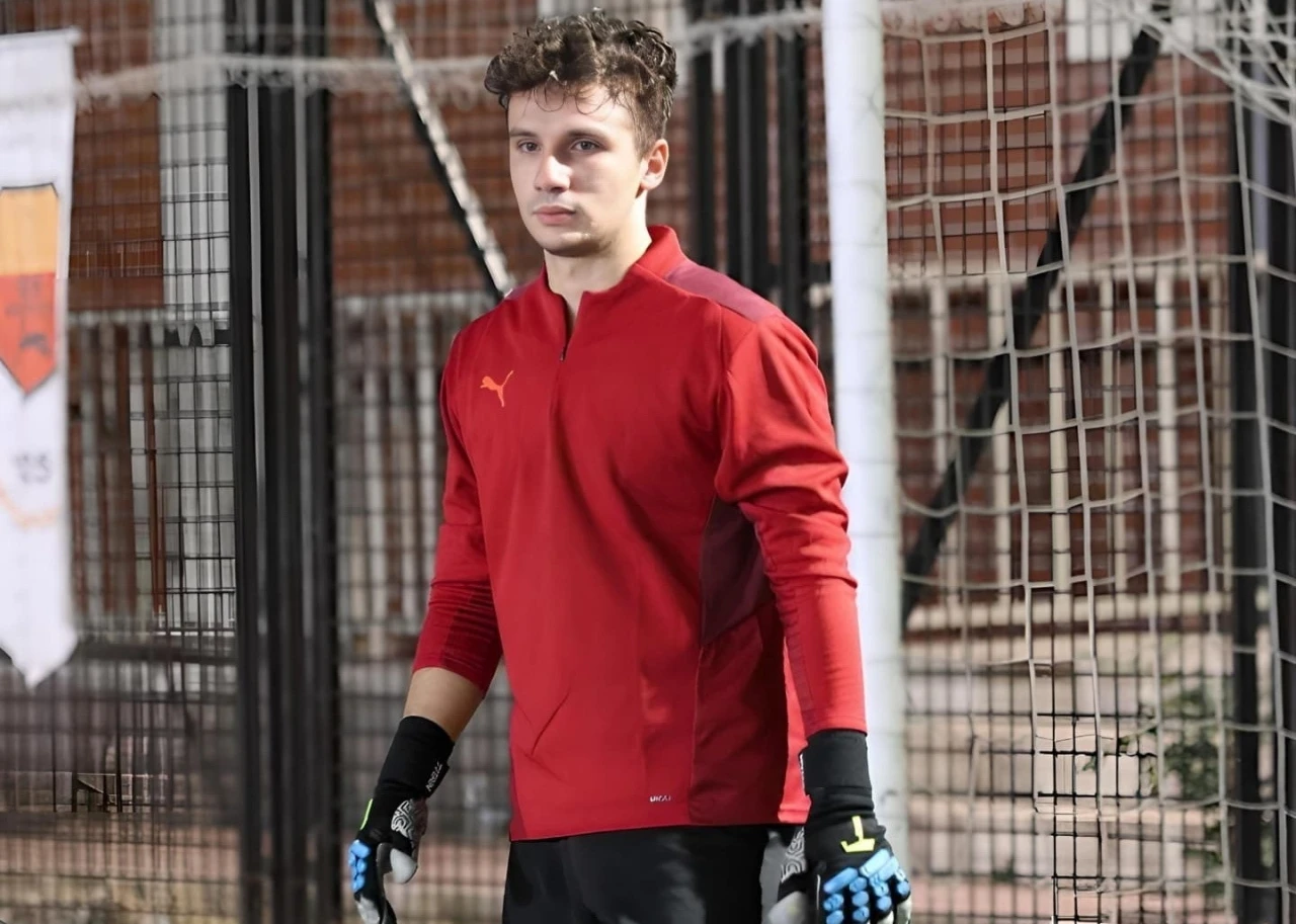 İzmirli kaleci Kaan Tınmaz takımsız kaldı, halı sahaya kiralık kaleci oldu
