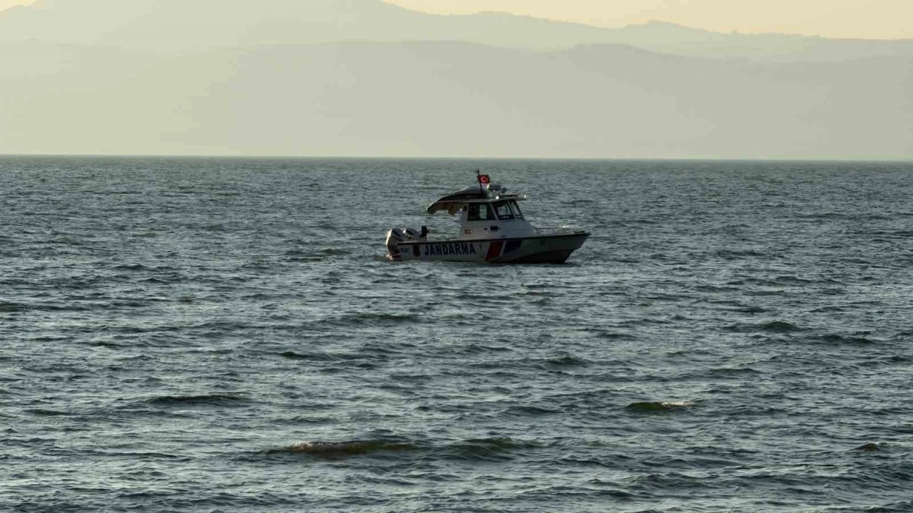 İznik G&ouml;l&uuml;&rsquo;nde akıntıya kapılan emekli polis hayatını kaybetti, oğlu kurtarıldı
