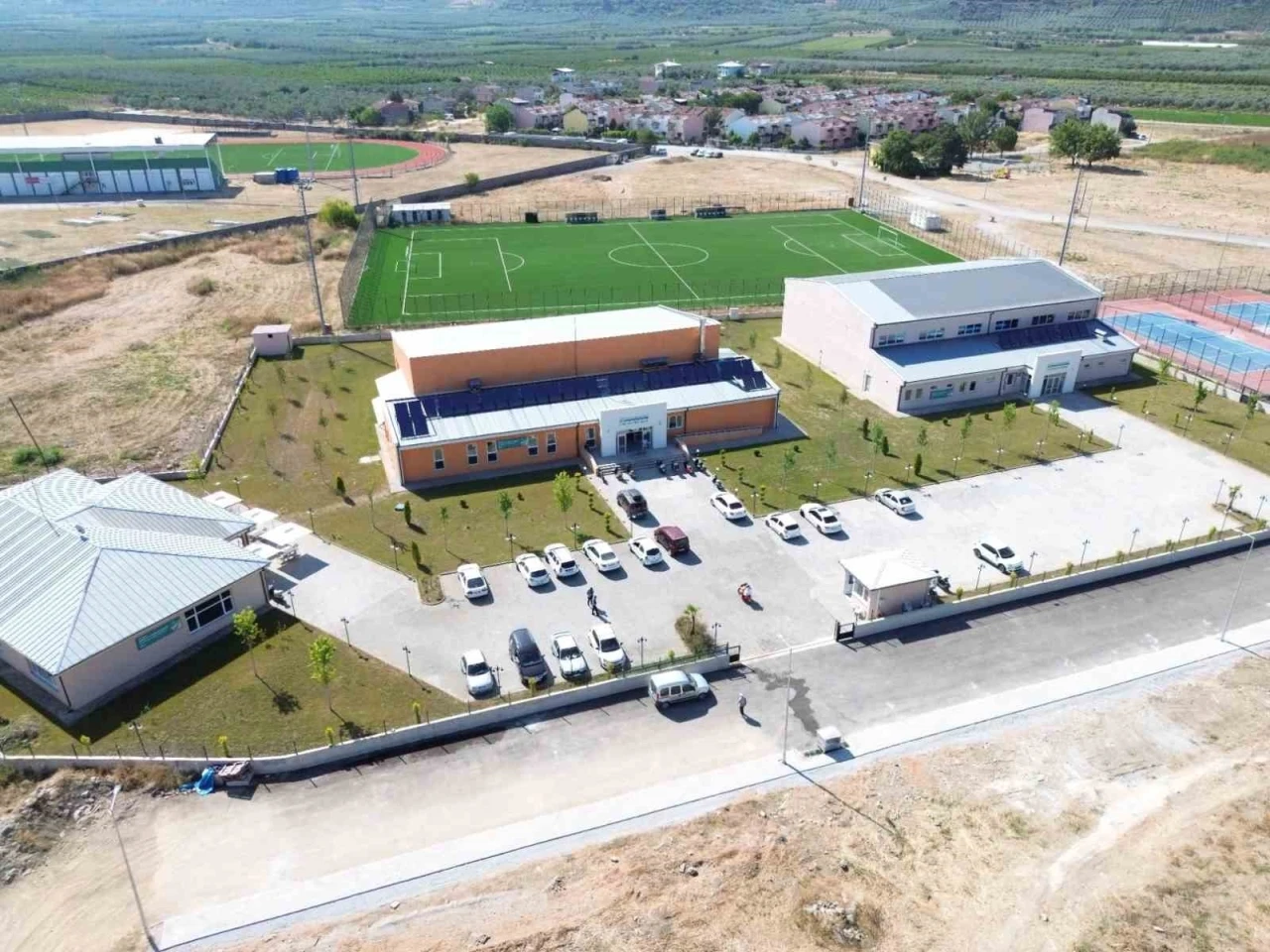 İznik’te dev tesis yüzme kurslarıyla faaliyete başladı
