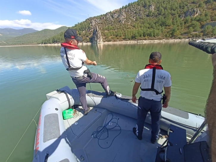 Jandarma 200 kilo balığı g&ouml;le bıraktı
