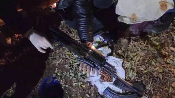 Jandarma ahırda &ccedil;ok sayıda silah ve m&uuml;himmat buldu
