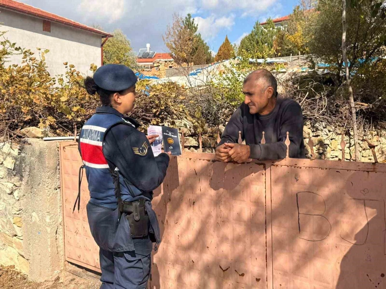 Jandarma Bayat’ta kadına şiddetle mücadeleyi anlattı