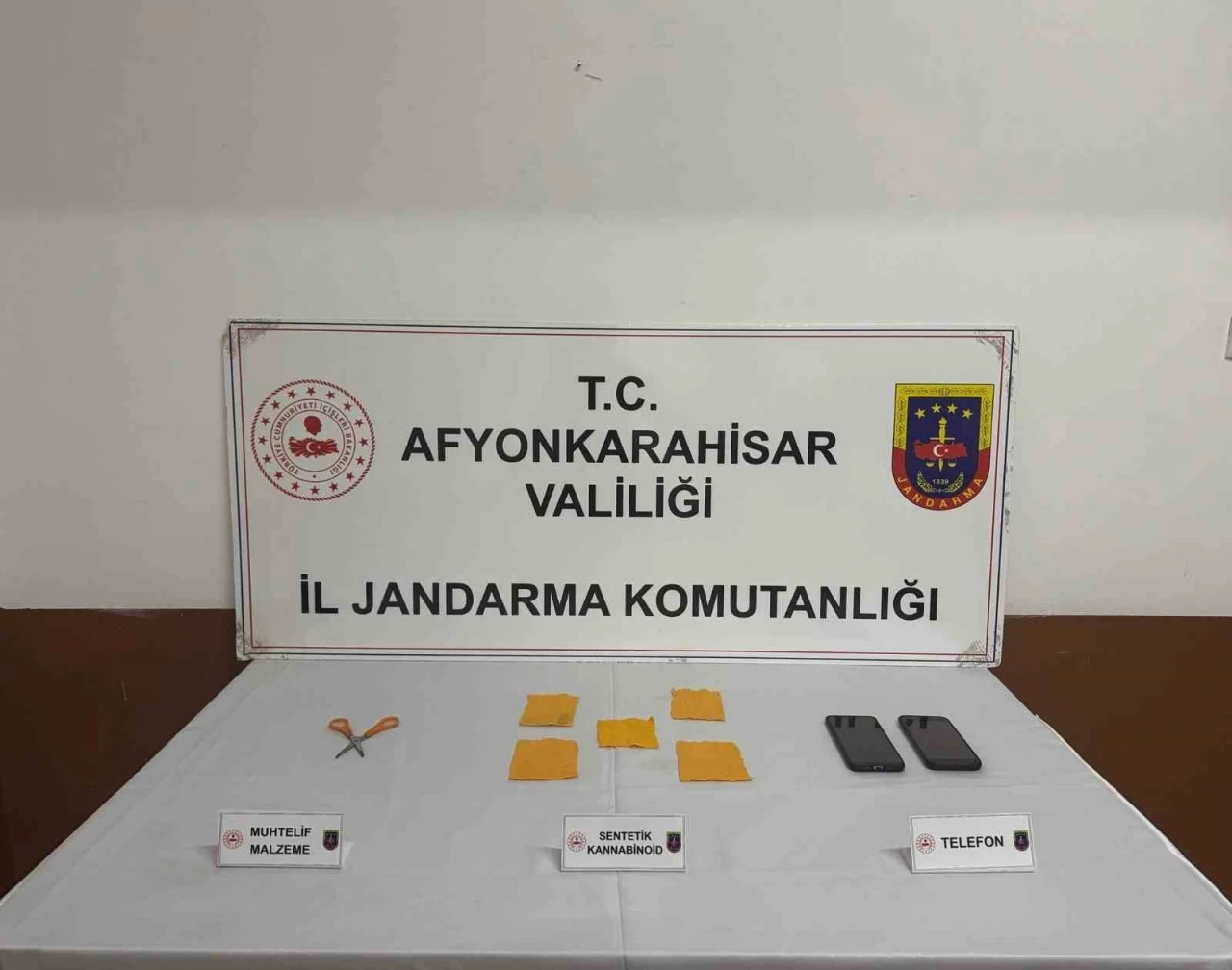 Jandarma bin 780 kullanımlık uyuşturucu emdirilmiş peçete ele geçirdi
