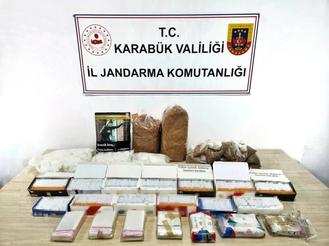 Jandarma binlerce adet makaron ve filtre ele geçirdi