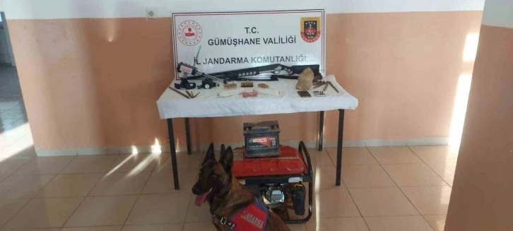 Jandarma&rsquo;dan ka&ccedil;ak kazı ve kenevir operasyonu
