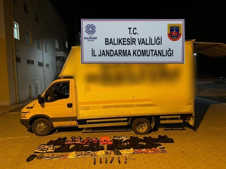 Jandarma Edremit Körfezi’nde düzensiz göçmenlere göz açtırmıyor