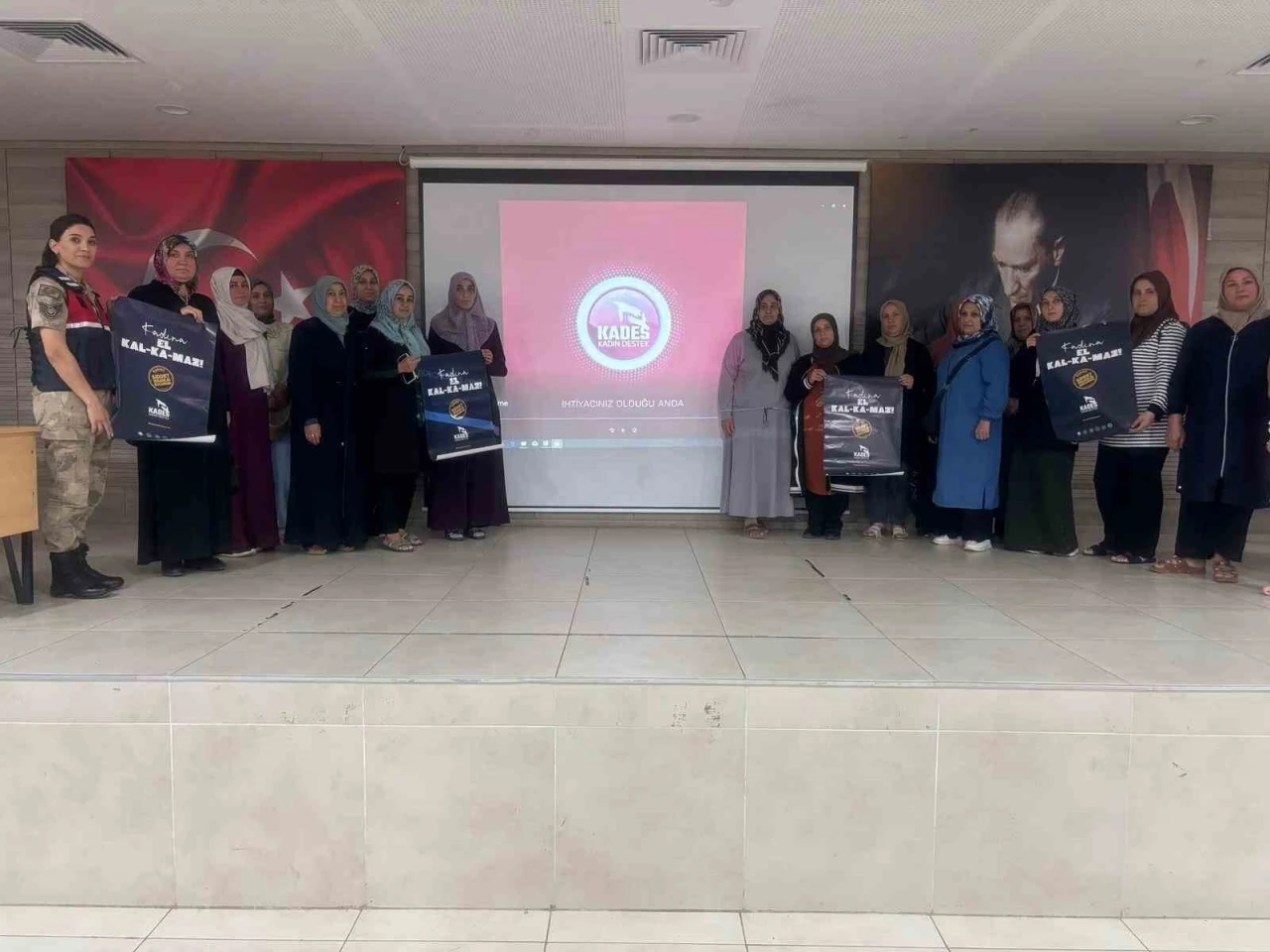 Jandarma ekipleri KADES uygulamasını tanıttı
