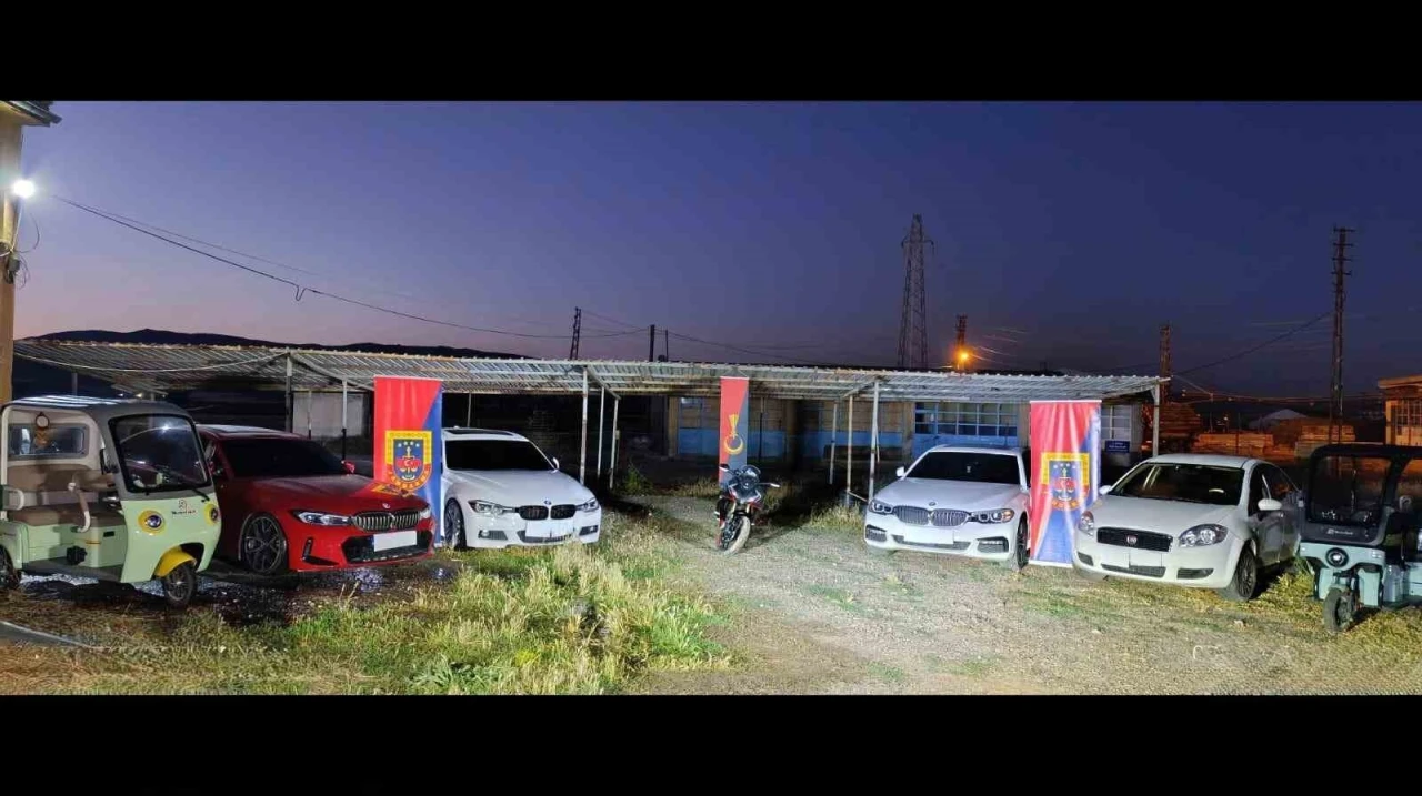 Jandarma ekiplerinden altın ve döviz hırsızlarına darbe
