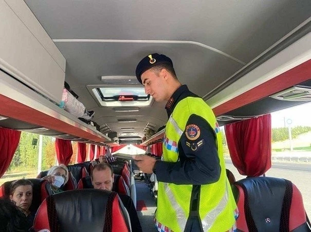 Jandarma ekiplerinden &lsquo;D&uuml;zensiz G&ouml;&ccedil;le M&uuml;cadele&rsquo; denetimi
