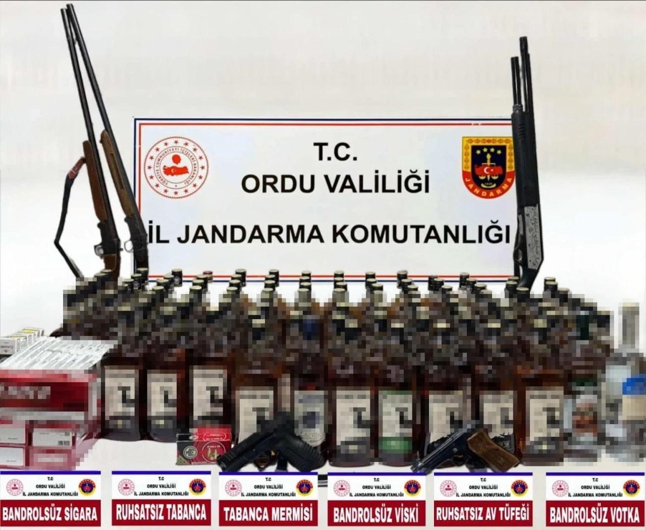 Jandarma ekiplerinden yılbaşı &ouml;ncesi ka&ccedil;ak alkol ve sigara operasyonu: 2 g&ouml;zaltı
