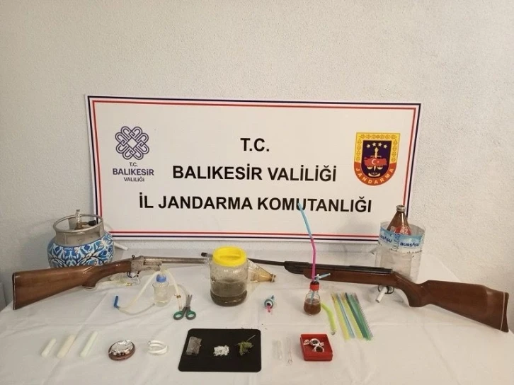 Jandarma G&ouml;nen&rsquo;de uyuşturucu ticaretine g&ouml;z a&ccedil;tırmıyor
