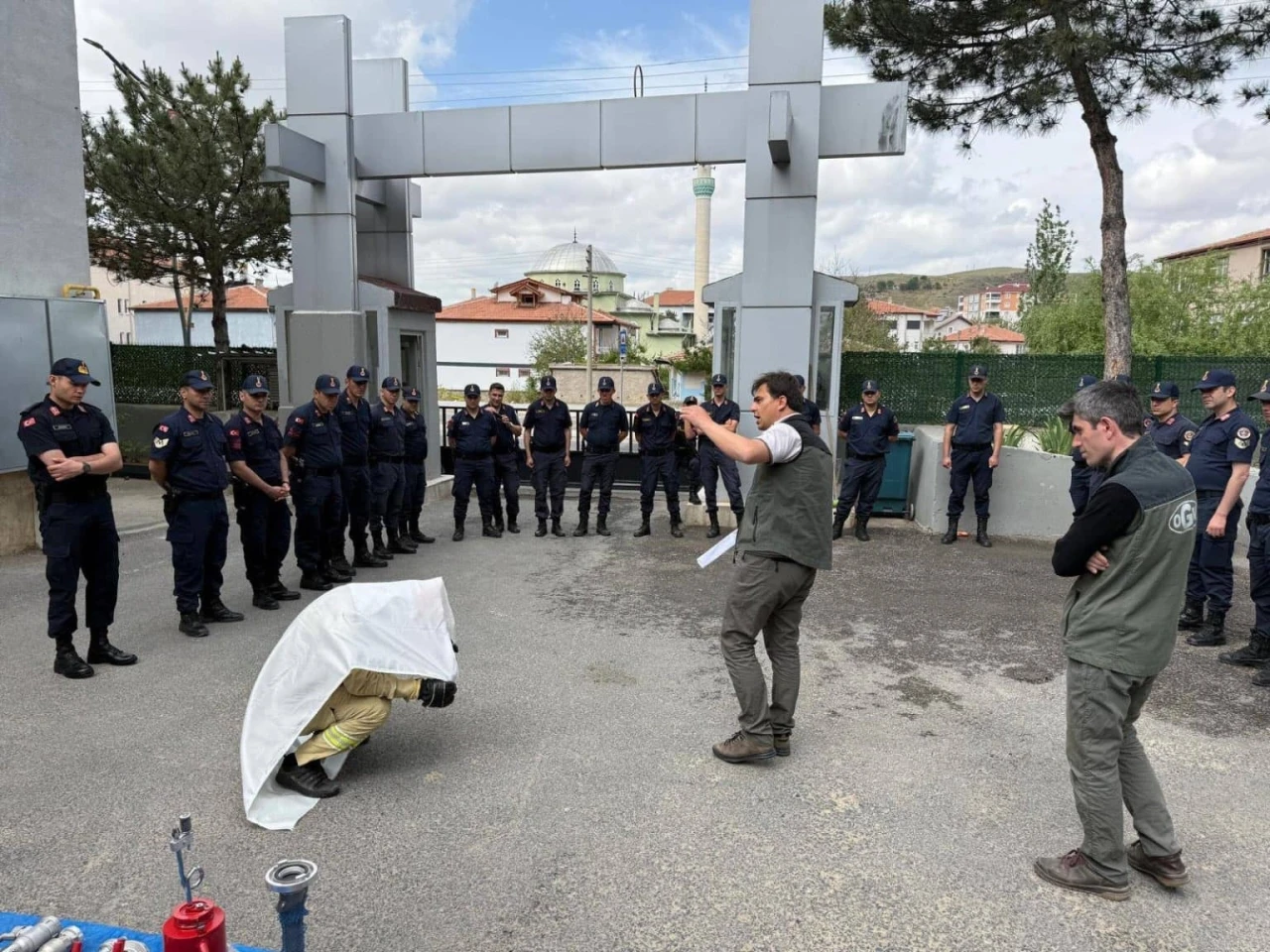 Jandarma Komutanlığı personeline yangın eğitimi verildi

