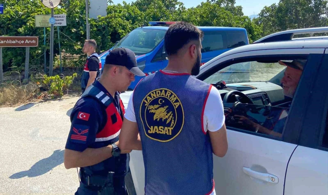 Jandarma, kural tanımaz sürücüleri affetmedi
