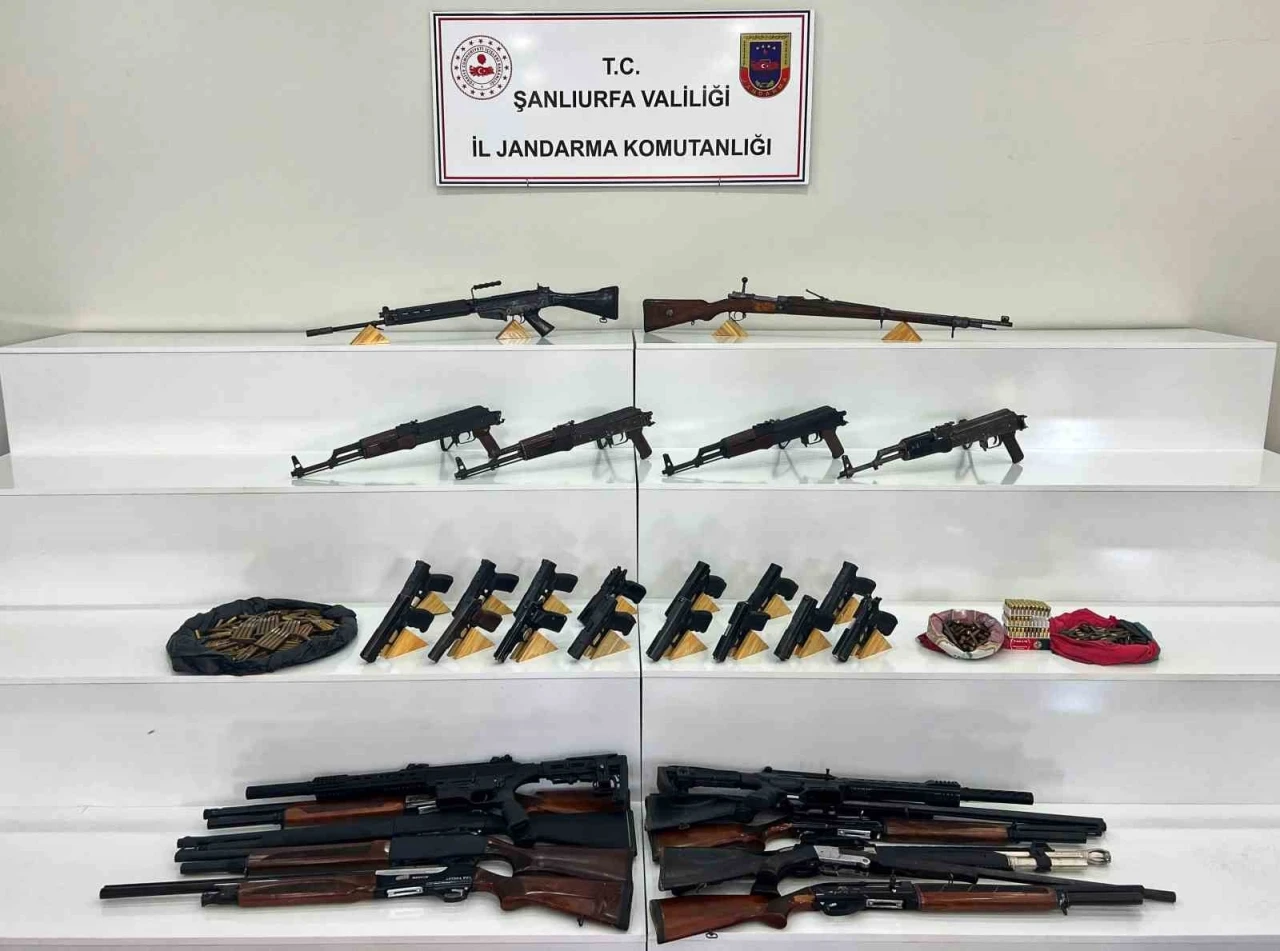 Jandarma nereye baktıysa silah çıktı
