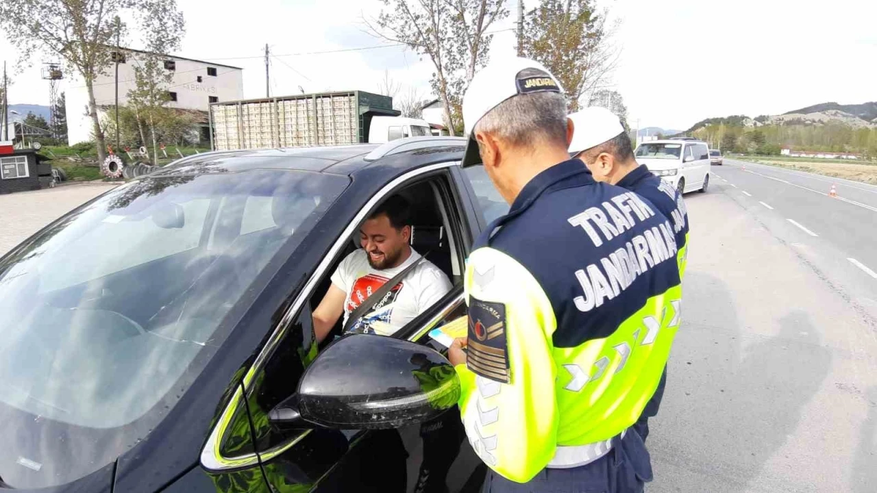 Jandarma sürücülere güvenli yolculuğu anlattı
