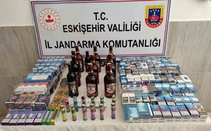 Jandarma tarafından ka&ccedil;ak sigara ve alkol operasyonu d&uuml;zenlendi
