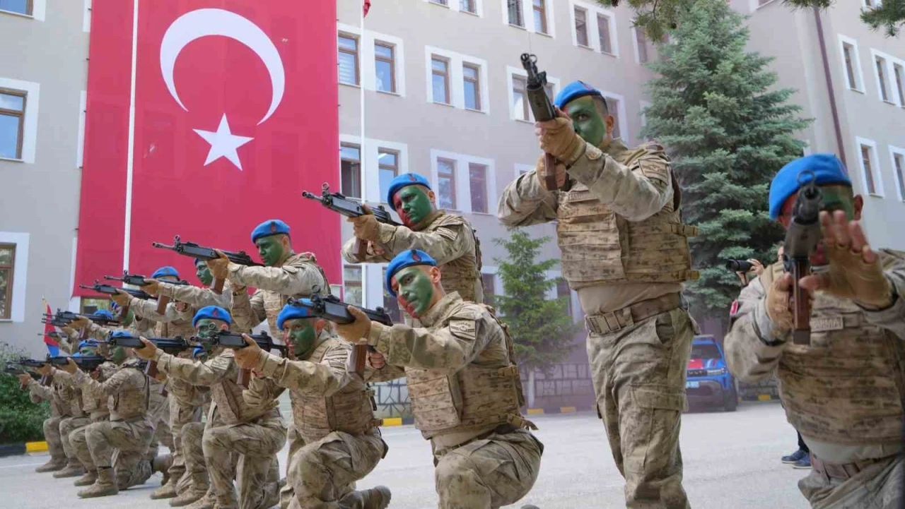 Jandarma Teşkilatının 187&rsquo;nci yılı Bayburt&rsquo;ta t&uuml;fekli g&ouml;steriyle kutlandı
