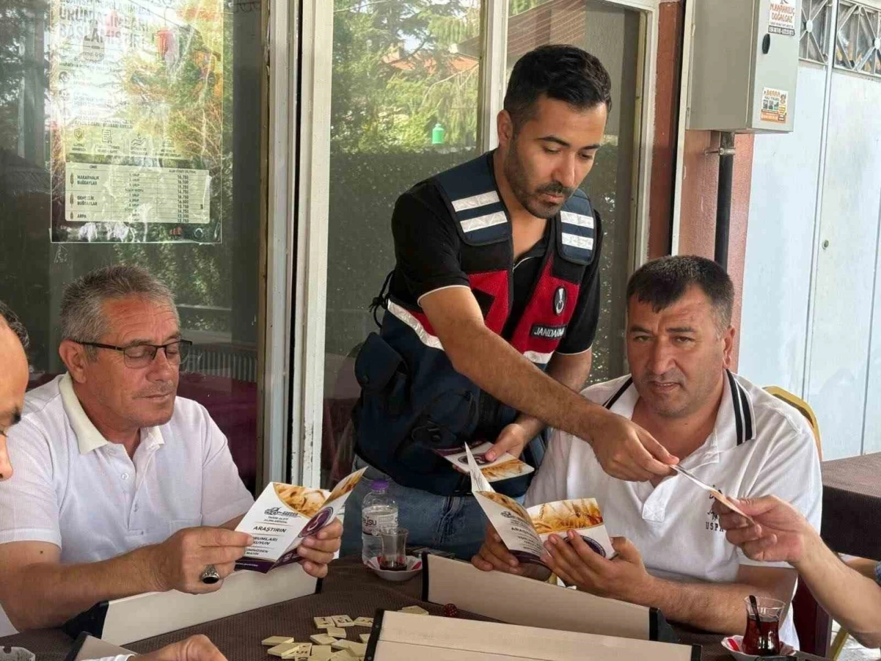 Jandarma vatandaşları dolandırıcılık konusunda bilgilendirdi
