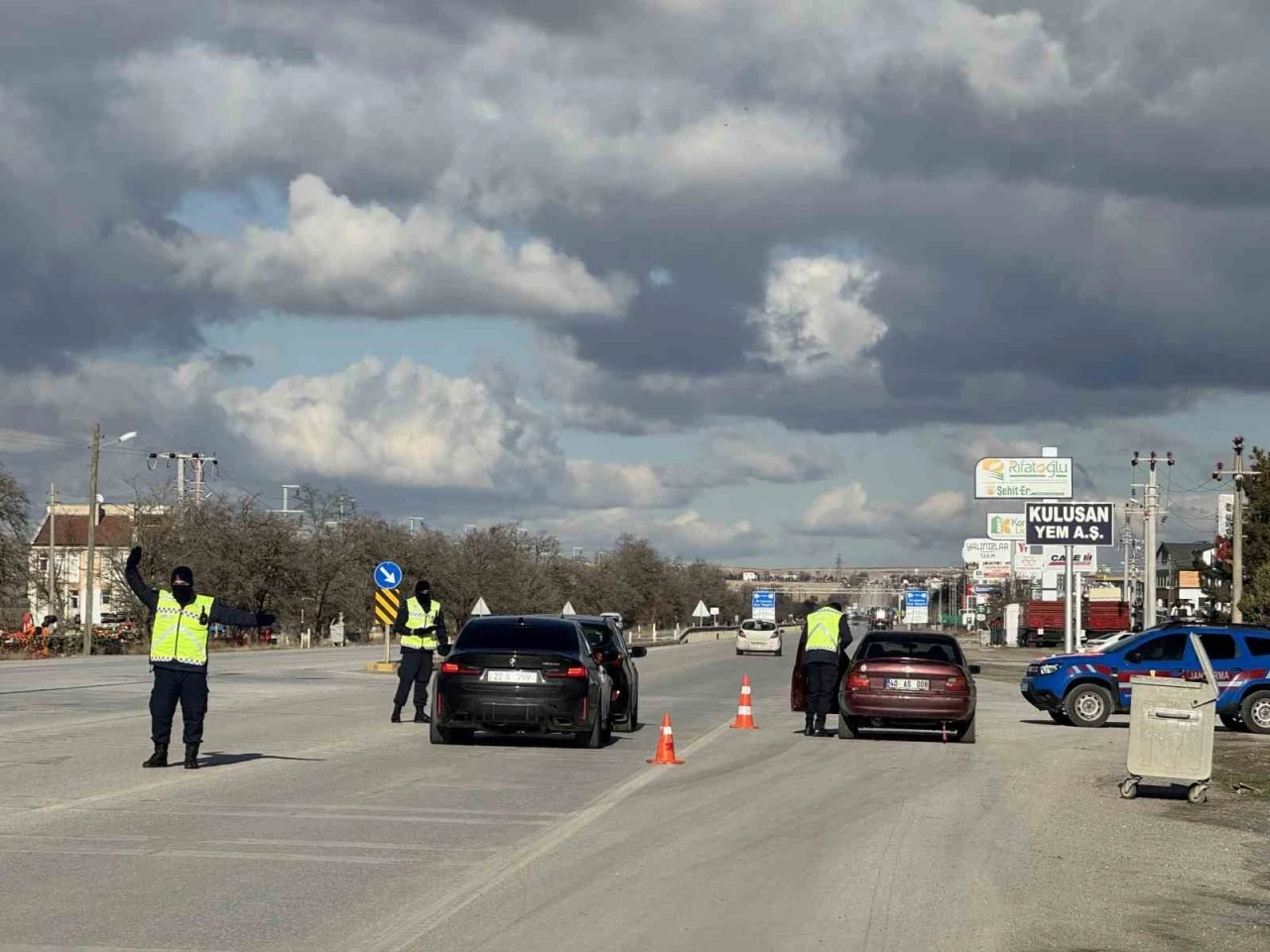 Jandarma yılbaşı &ouml;ncesi trafik denetimlerini artırdı

