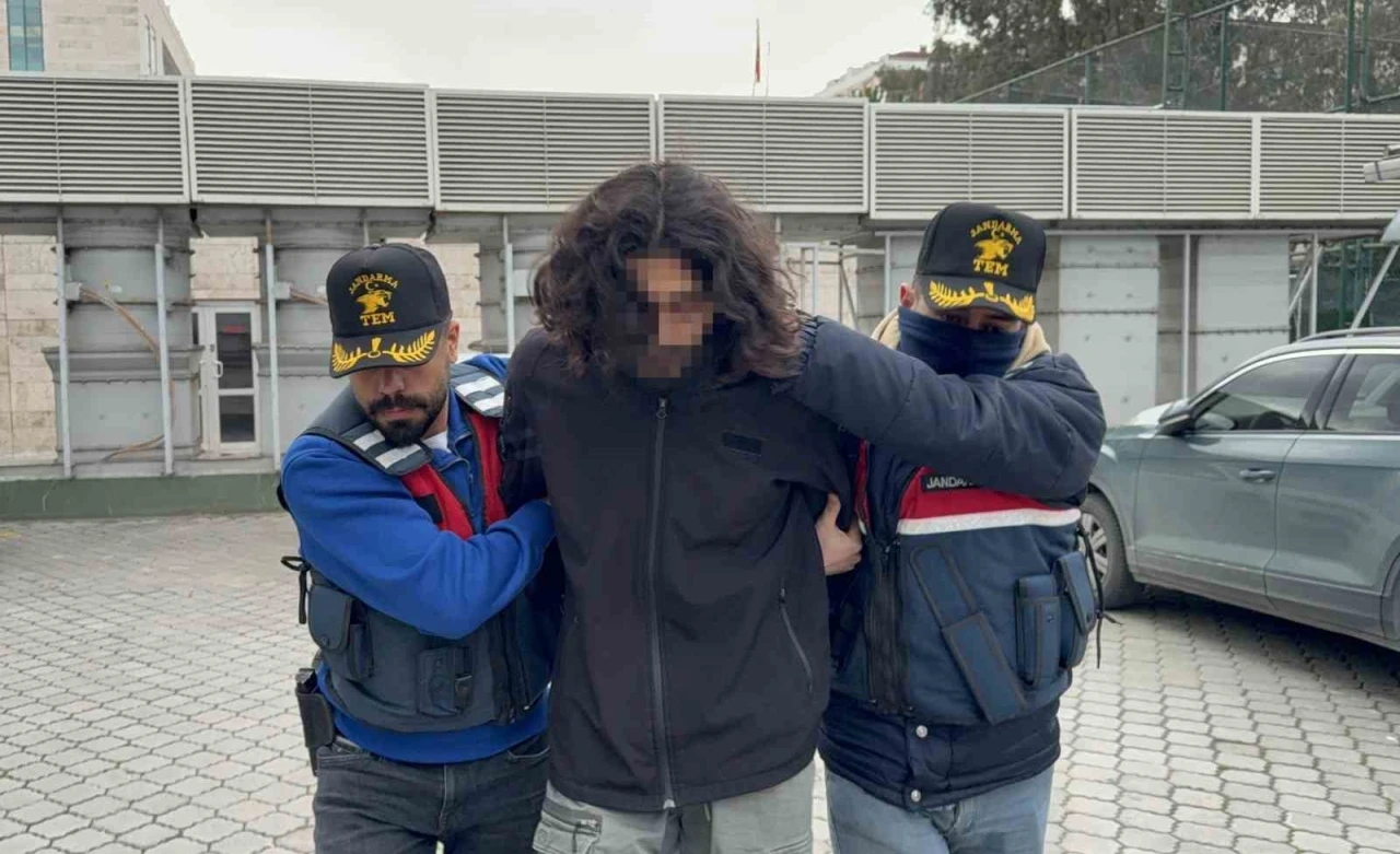 Jandarmadan DEAŞ operasyonu: Suriye uyruklu ş&uuml;pheli g&ouml;zaltına alındı
