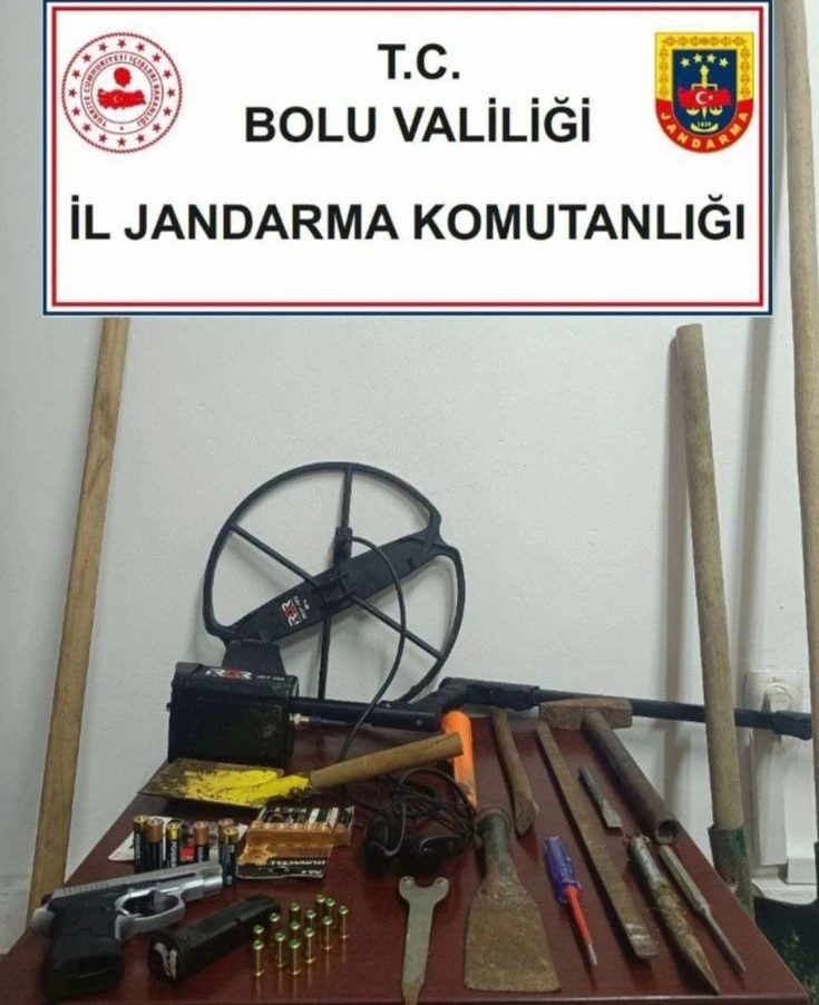 Jandarmadan define avcılarına suçüstü: 4 gözaltı
