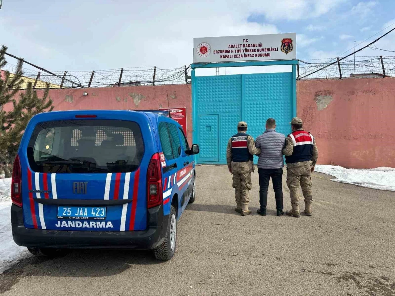 Jandarmadan FETÖ/PDY operasyonu