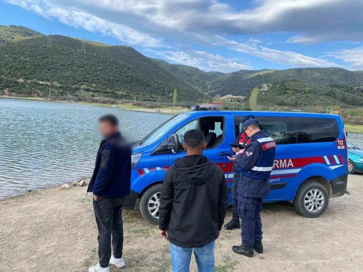 Jandarmadan ka&ccedil;ak alkol uygulaması
