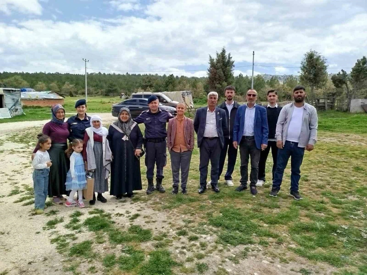 Jandarmadan şehit ve fedakar annelere y&uuml;rek ısıtan dokunuş
