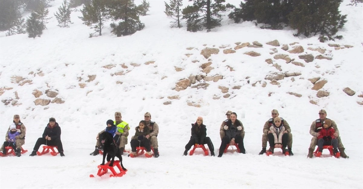 Jandarmadan şehit ve gazi &ccedil;ocuklarına anlamlı etkinlik
