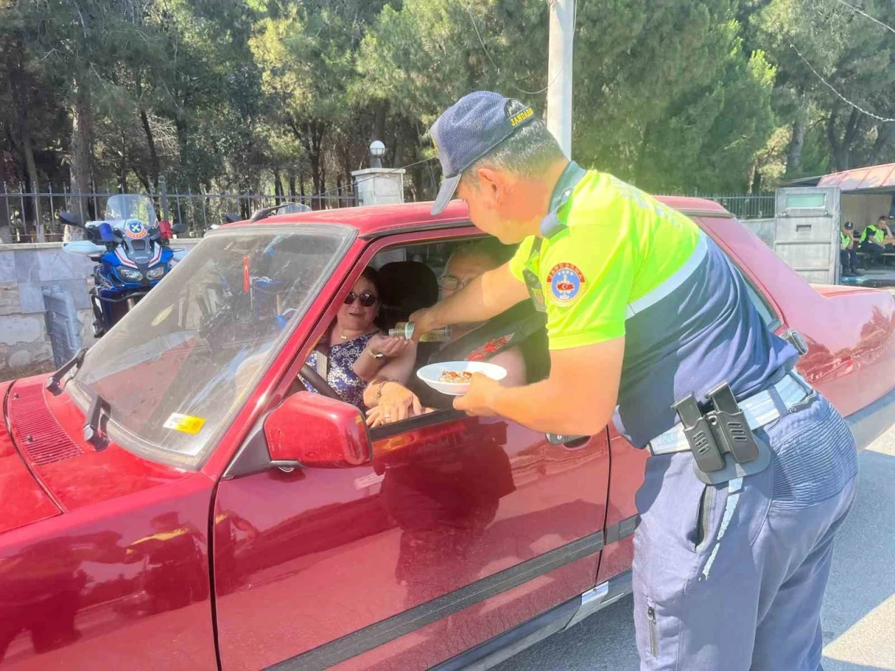 Jandarmadan ’şekerli’ trafik denetimi
