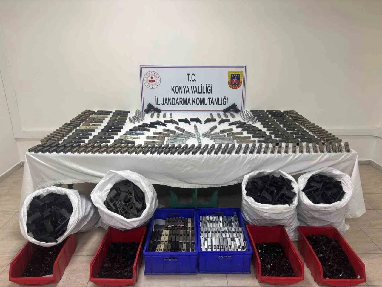 Jandarmadan silah kaçakçılarına operasyon

