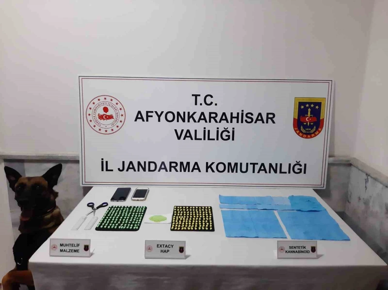 Jandarmadan zehir tacirlerine baskın: 2 gözaltı