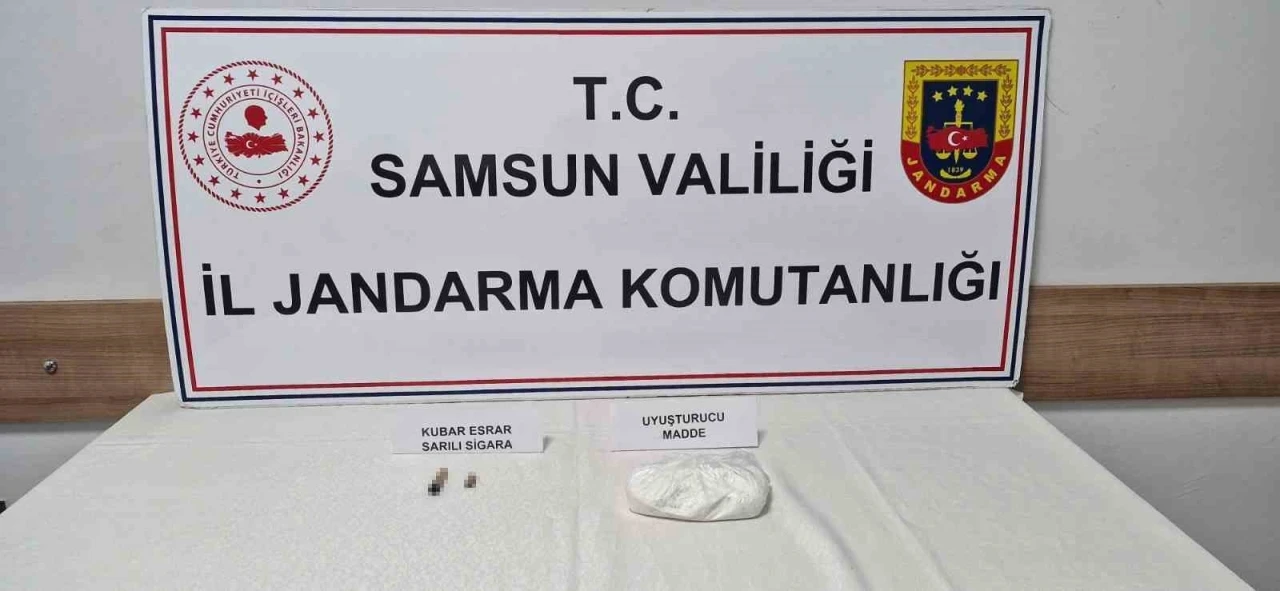 Jandarmanın arama yaptığı araçta uyuşturucu ele geçirildi: 3 gözaltı
