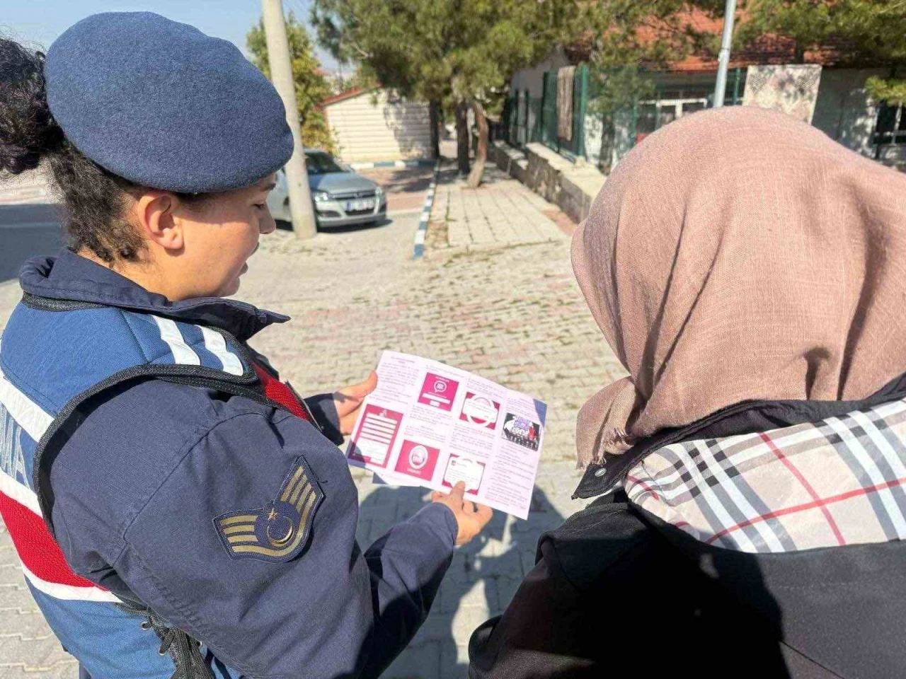 Jandarmanın kadına şiddetle mücadele etkinliği sürüyor

