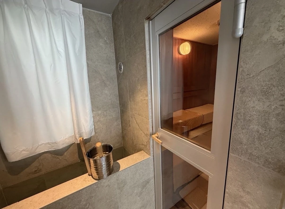 Japonya&rsquo;daki sauna yangınında mahsur kalan &ccedil;ift hayatını kaybetti
