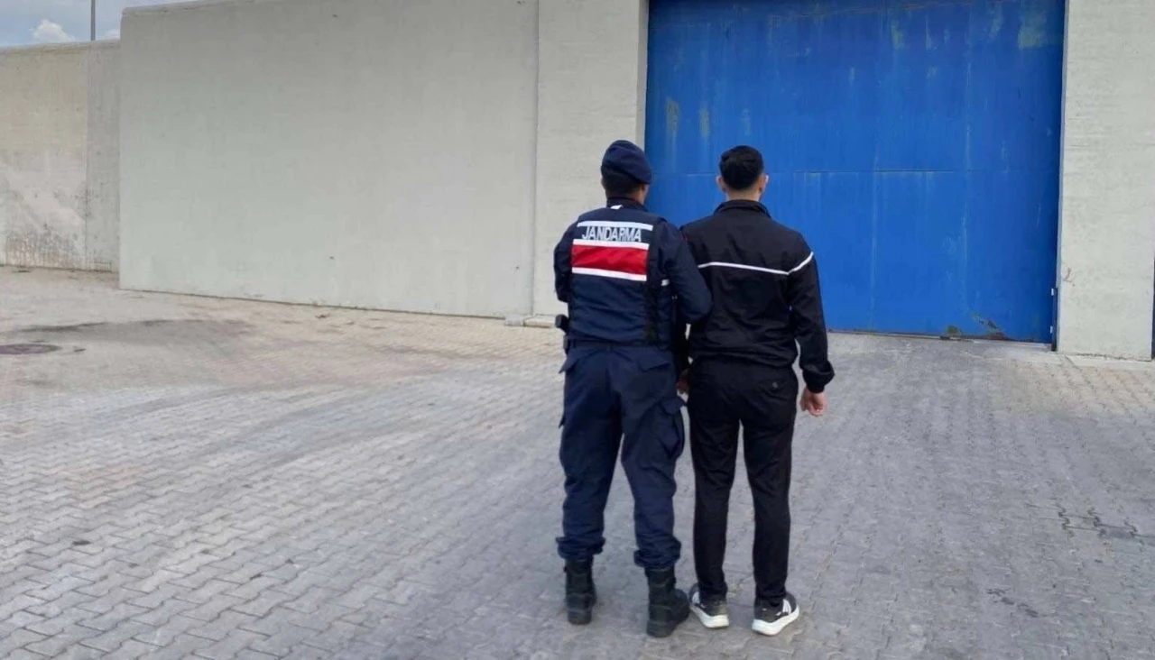 JASAT 12 yıl hapis cezasıyla aranan şahsı yakaladı
