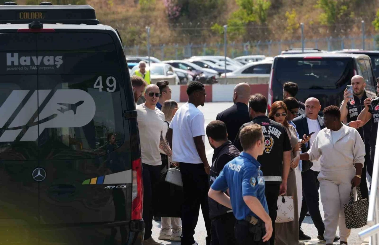 Jhon Duran, İstanbul’a geldi

