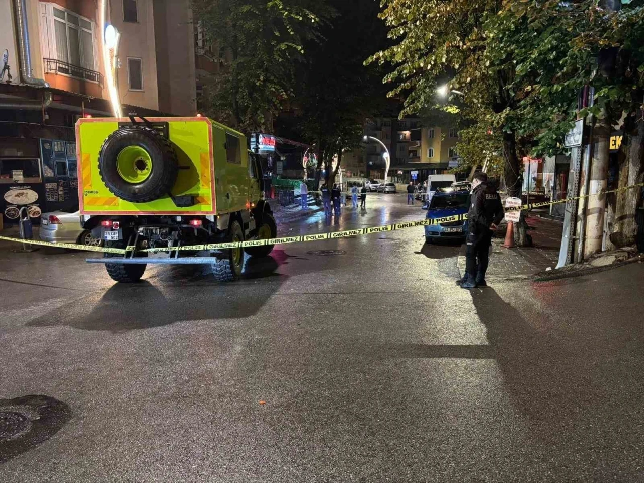 Jiletle kendini kesip çevreye rahatsızlık veren şahsın öldürülmesiyle ilgili 3 kişi tutuklandı
