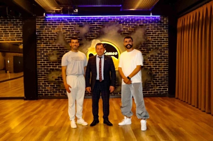 Kabakcı&rsquo;dan halk oyunları ekibine tebrik
