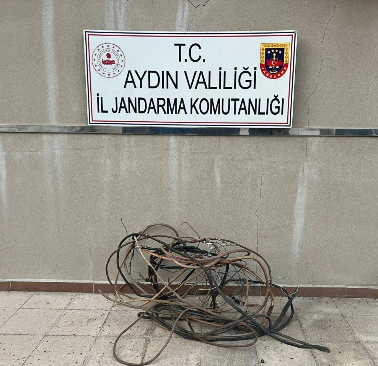 Kablo hırsızı yakalandı
