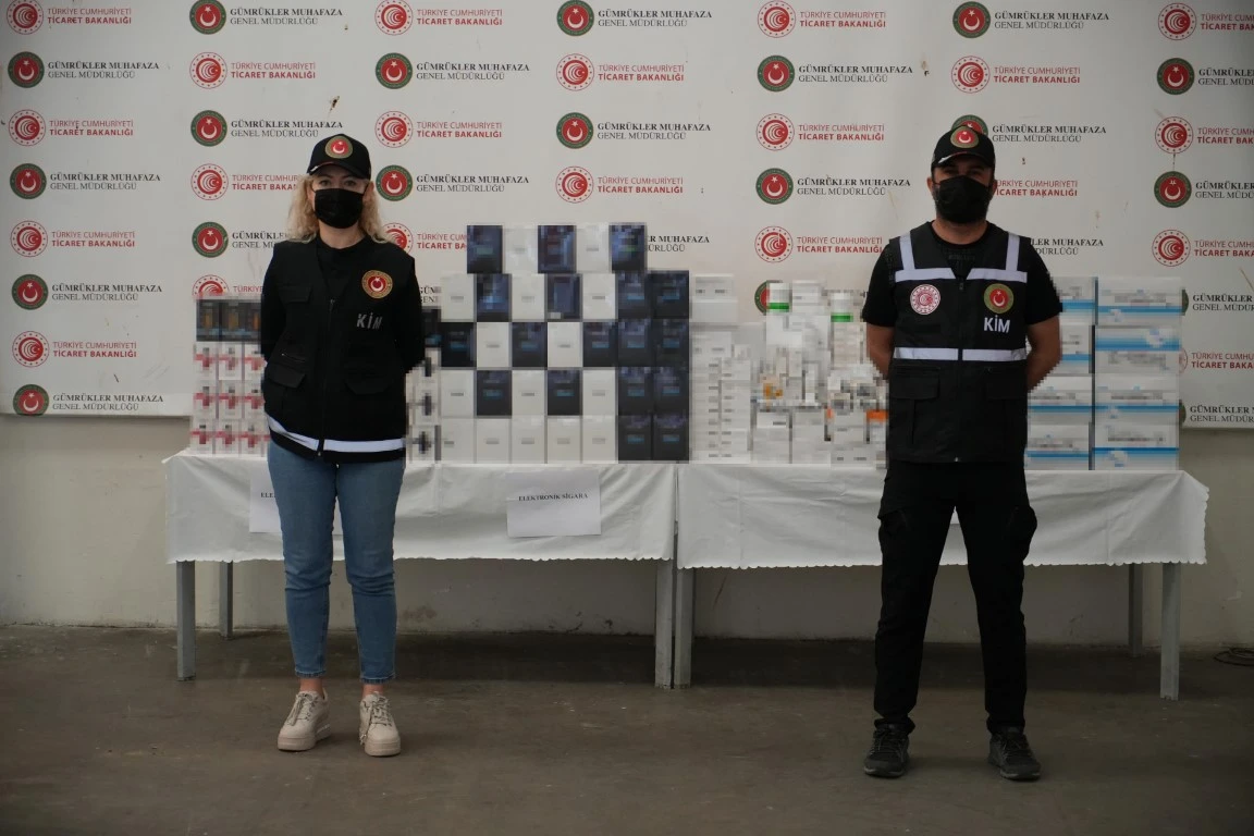 Kaçak Elektronik Sigara ve İlaçlara El Konuldu