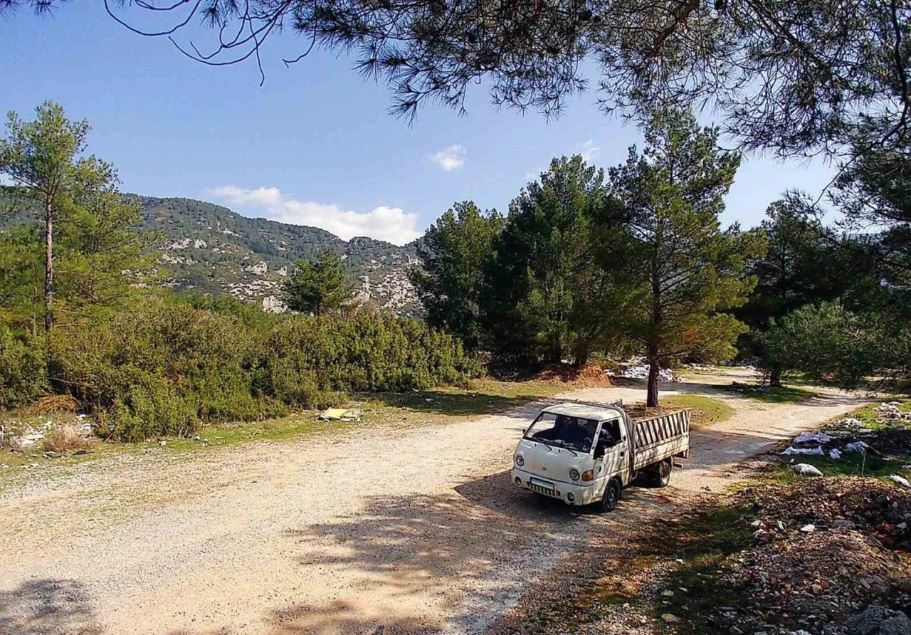 Ka&ccedil;ak hafriyat&ccedil;ılara fotokapan ve dronlu denetim
