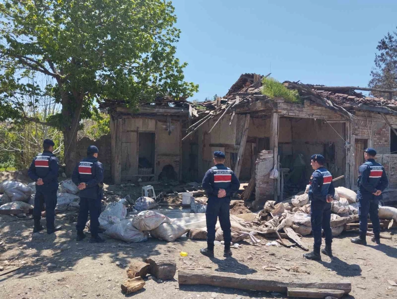 Kaçak kazı Roma mozağini ortaya çıkarttı
