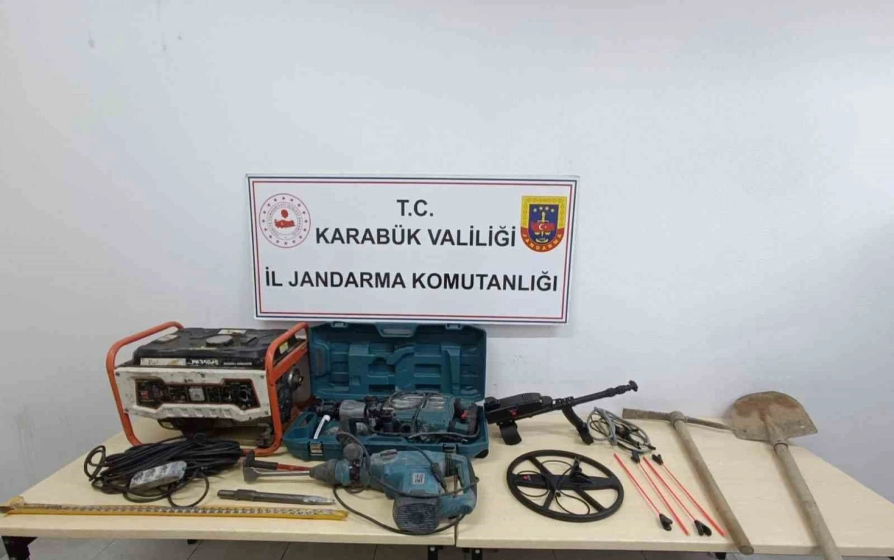 Ka&ccedil;ak kazı ve uyuşturucu operasyonlarında 10 ş&uuml;pheli yakalandı
